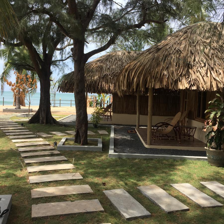 Royal Beach Arugam Bay Exterior photo